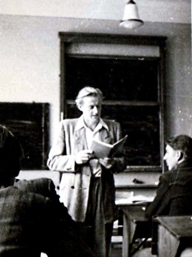 Abb. 1. Klassenlehrer Herbert Schäwel( 1924-2015) im Jahre 1954. II